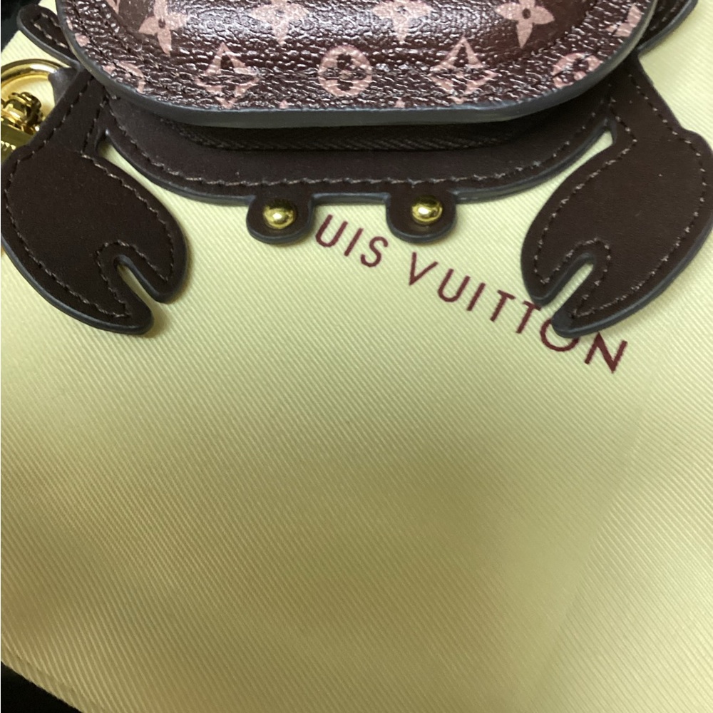 Louis Vuitton Pink and Brown Monogram Crab Coin Holder - Picture 2 of 6